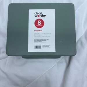 New Target DealWorthy Snack Box with 8 compartments green lunch or snack box